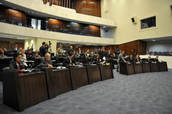 Deputados aprovam doze projetos de lei na sessão da Assembleia Legislativa