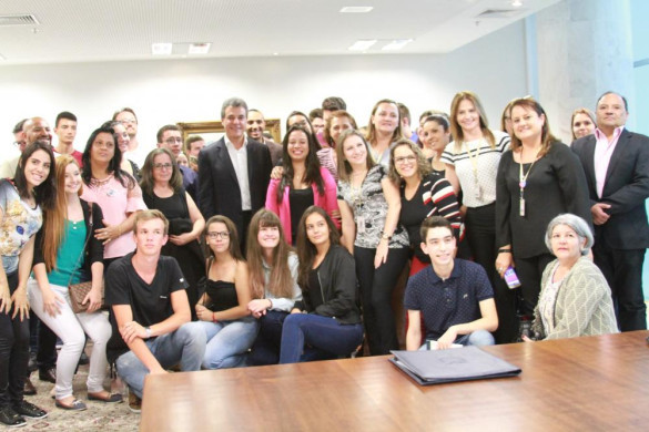 Caravana da Cidadania chega a Curitiba e estudantes finalistas do Geração Atitude visitam os Poderes