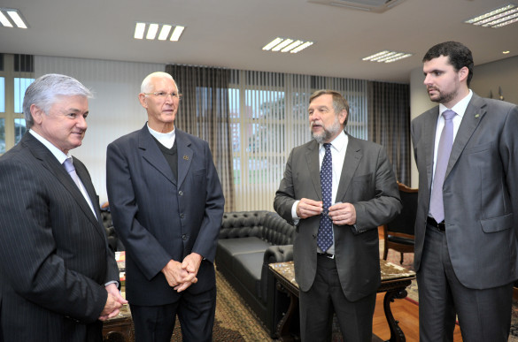 Presidente Rossoni recebe visita de cortesia do vice-governador Flávio Arns