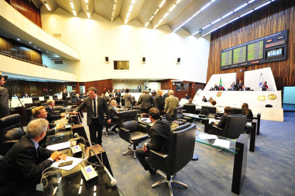 Deputados aprovam projeto que exige selo garantidor para uso de gás natural em veículos