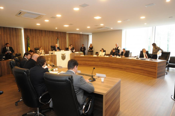 CCJ adia para esta quarta-feira (2) votação de projeto que autoriza a alienação de imóveis do Estado
