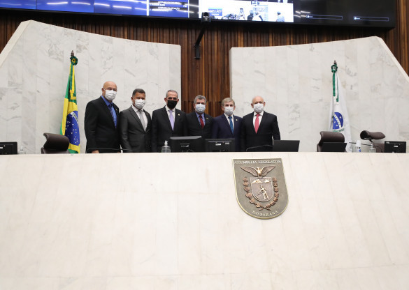 Deputados Nereu Moura, Elio Rusch, Adelino Ribeiro e Pedro Bazana reassumem mandato na Assembleia Legislativa