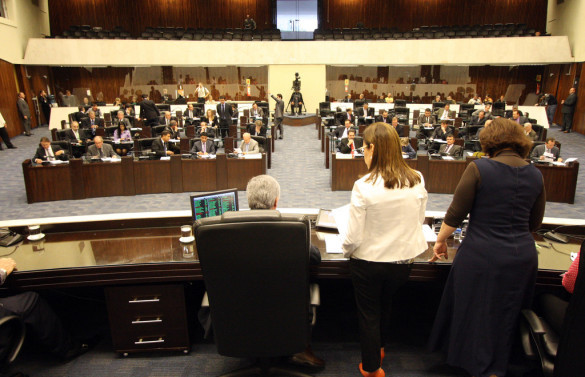Plenário aprova nove projetos de lei e adia discussão de veto