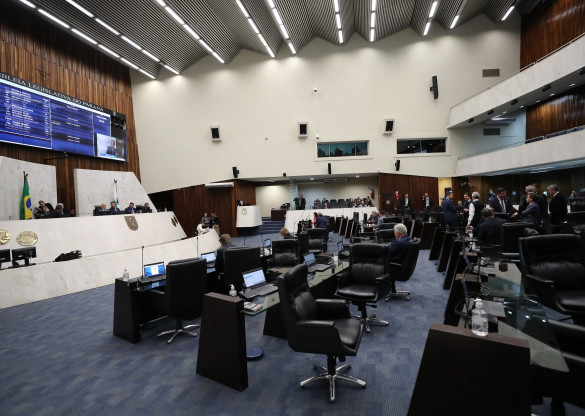 Parlamentares já iniciam conversas em plenário sobre a Lei Orçamentária para 2023