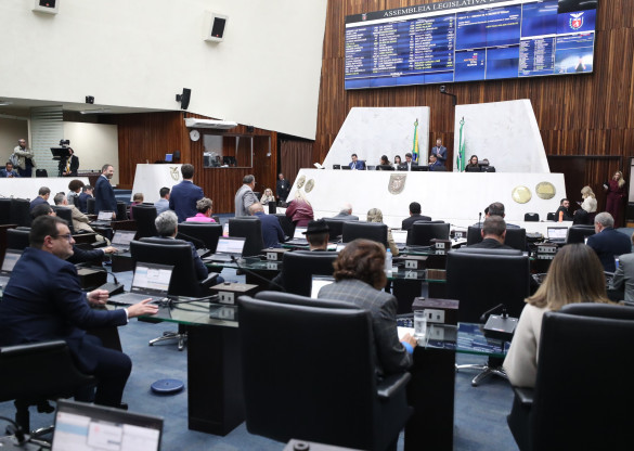 Projeto que cria a política de naming rights e aproveitamento de espaços públicos é aprovado em 1º turno