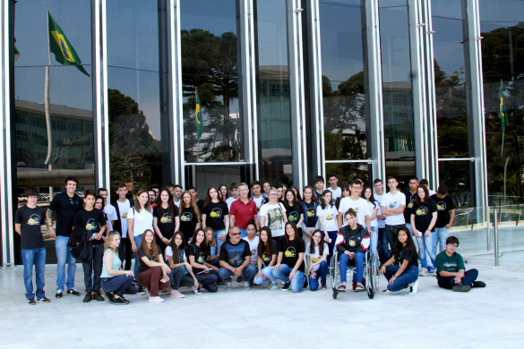 Estudantes aprendem sobre o universo do Legislativo em visita à Assembleia