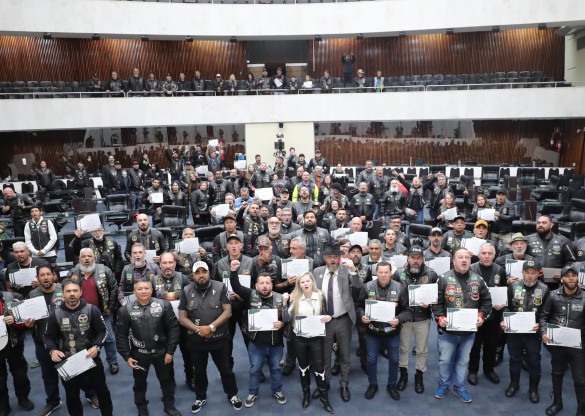 Motociclistas cristãos são homenageados na Assembleia por ações sociais e de evangelização