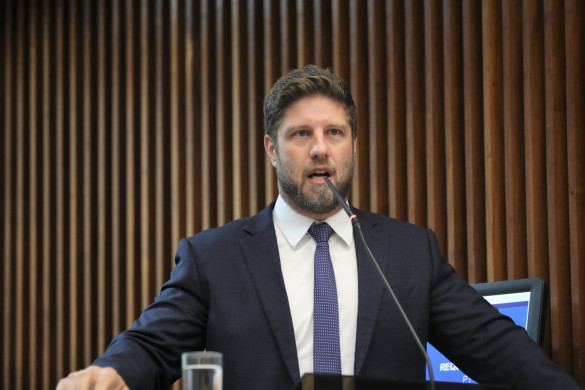 Em discurso no Plenário, deputado Requião Filho (PT) questiona atividades em prédio alugado para CGE, no Paraná