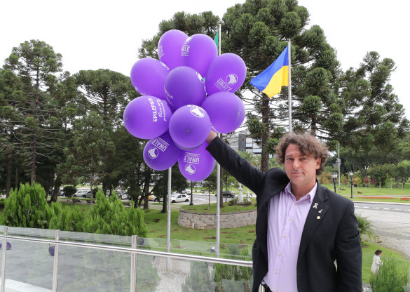 Soltura de balões e iluminação especial da Assembleia Legislativa reforçam ações de conscientização sobre a epilepsia