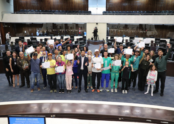 Assembleia presta homenagem aos paranaenses integrantes da Seleção Brasileira de Corrida de Montanha e Trilhas