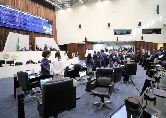 Pacote do Governo para o funcionalismo paranaense provoca debate em Plenário