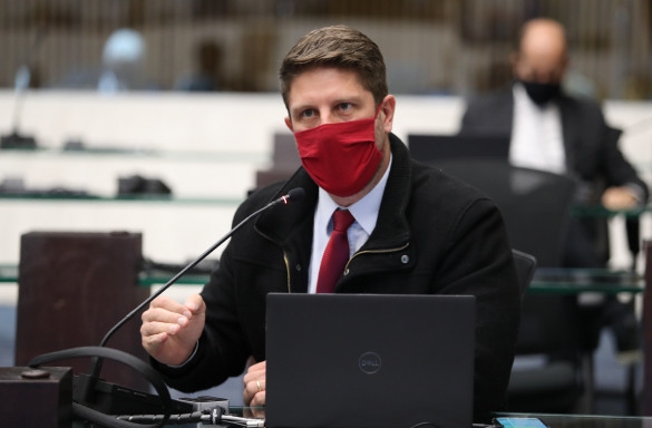 Falha no tratamento de água nos Campos Gerais reflete a falta de investimentos da Sanepar, diz deputado Requião Filho
