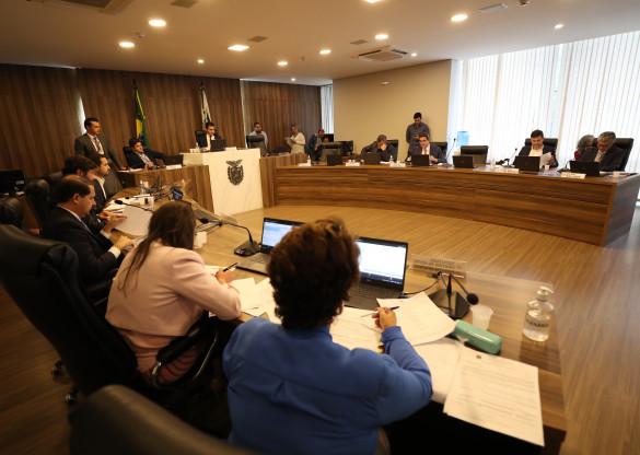 Projeto que quer deixar passagem de ônibus mais barata na RMC avança na CCJ