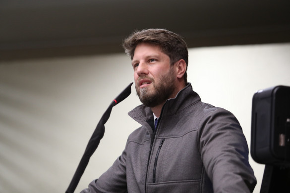 Deputado Requião Filho pede mais atenção a refugiados que vivem em condição de miséria no Paraná