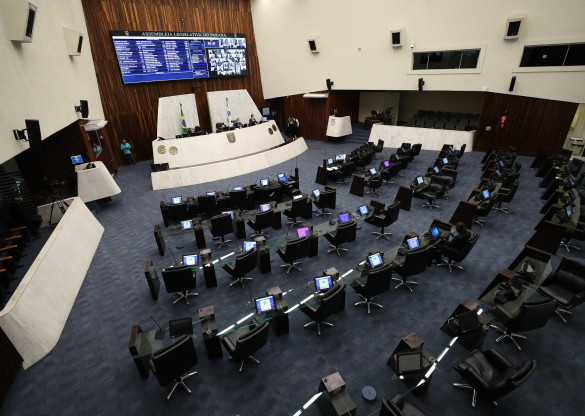 Adiada votação do projeto que pune a divulgação de fake news sobre o coronavírus