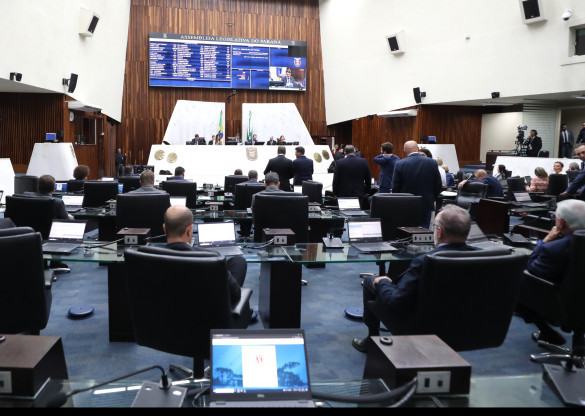 Avança na Assembleia projeto para subsidiar alimentação de universitários no Paraná