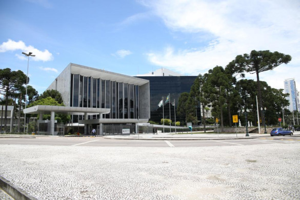 Pauta da sessão plenária de segunda-feira (16) relaciona doze projetos de lei