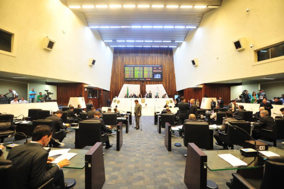 Assembleia fecha período legislativo após realização de três sessões plenárias nesta quarta-feira (14)