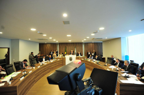 CCJ aprova recomposição de bancadas e blocos parlamentares da Alep