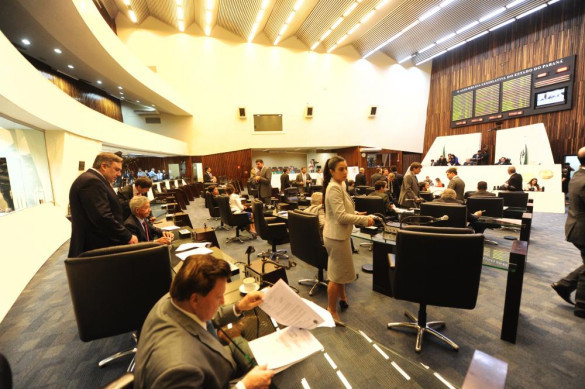Plenário aprova projetos que tratam da carreira dos servidores da Secretaria de Estado da Saúde