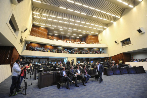 Deputados aprovam revogação de título de cidadania ao ex-ministro José Dirceu