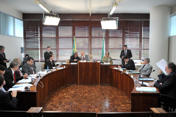 CCJ aprova emenda a projeto do Executivo que institui programa de transporte escolar