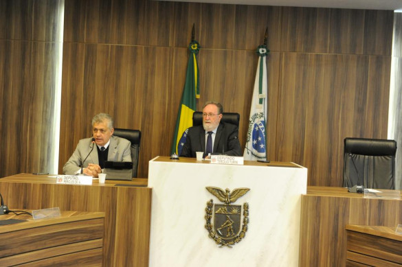 Deputados ouvem demandas de professores e servidores da Unespar e agendam audiência pública
