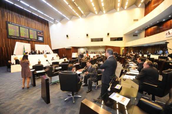 Deputados derrubam três vetos do Poder Executivo