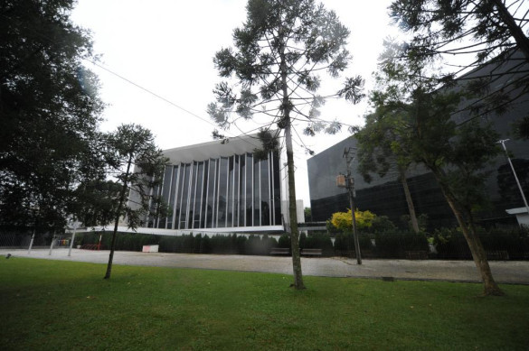 Deputados concluem nesta segunda-feira (9) votação de projeto que autoriza subsídios a hospitais