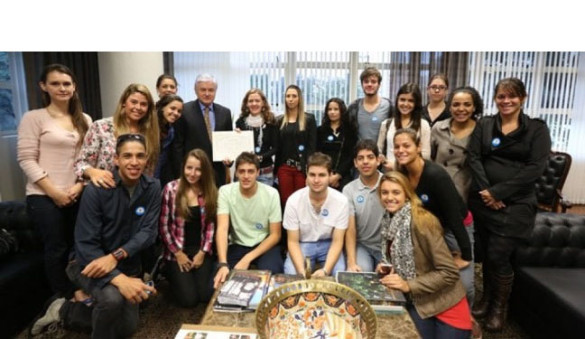 Acadêmicos da Universidade Positivo visitam a Assembleia