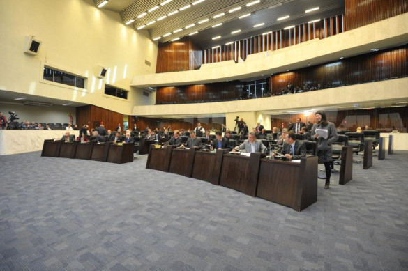 Projetos que reestruturam carreiras no serviço público estadual seguem para sanção do Executivo