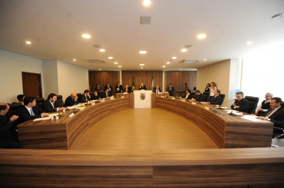 Projetos dos deputados provocam intensos debates na CCJ