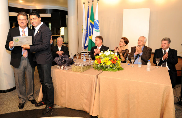 Sociedade Rural dos Campos Gerais homenageia o deputado Plauto Miró
