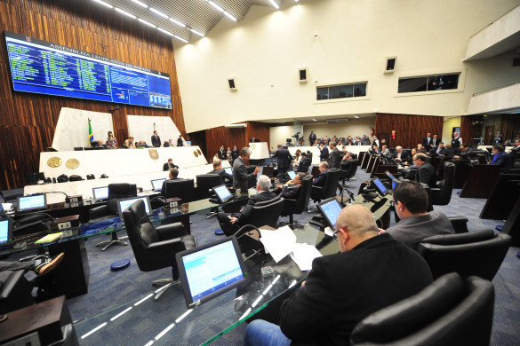 Propostas do Executivo que alteram previdência do Estado avançam em 3º turno