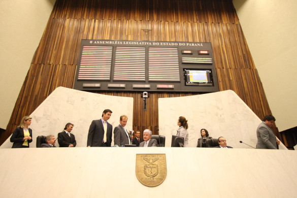 Deputados aprovam 18 projetos e 80 indicações durante a 60ª sessão ordinária do ano