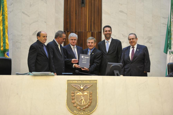 Deputados apresentam substitutivo geral à proposta do Orçamento do Estado para 2014