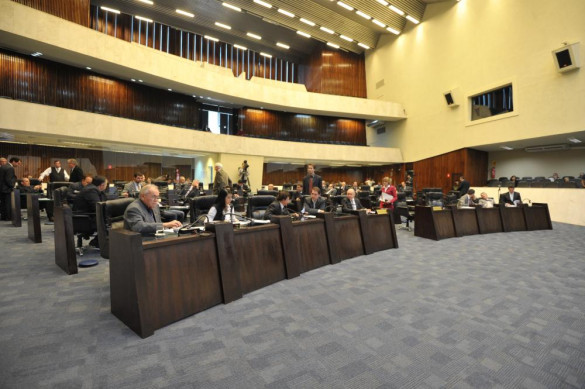 Assembleia aprova projeto que assegura direitos a servidores de carreira da EMATER