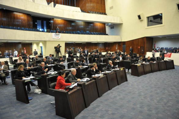 Assembleia aprova equiparação do piso salarial para os professores