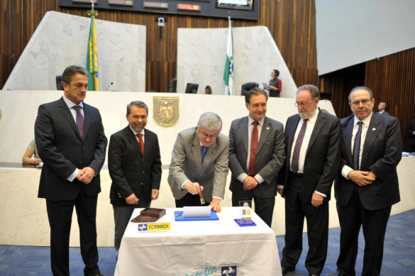 Assembleia lança selo que marca o Ano 160 do Poder Legislativo do Paraná