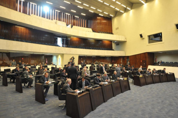 Deputados realizam duas sessões plenárias e aprovam 26 projetos