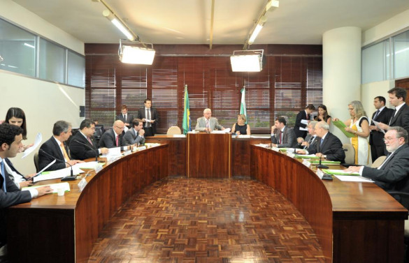 CCJ aprova mensagem que prorroga mandatos de diretores de escolas