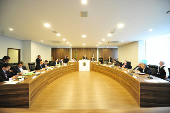 CCJ faz sessão extra nesta quarta-feira (6) para votar regularização de cargos em comissão no ensino superior