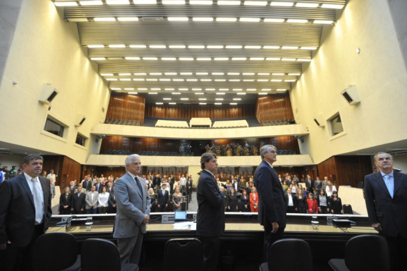 Assembleia homenageia Vilson Ribeiro de Andrade com o título de Cidadão Benemérito do Paraná