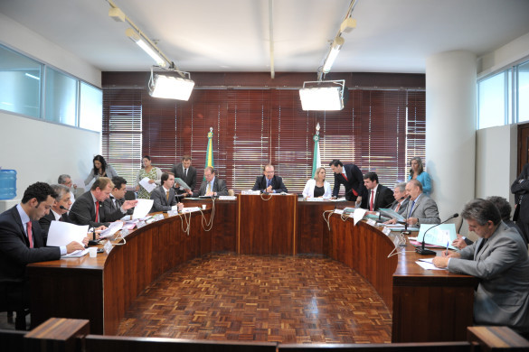 Quatro mensagens e vetos do Poder Executivo foram aprovados na CCJ