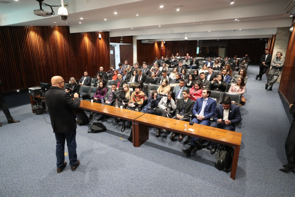 Parlamento universitário é um laboratório de ideias, avalia deputado Luiz Claudio Romanelli (PSD)