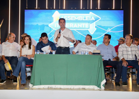 Com grande participação parlamentar, Assembleia Itinerante recebe reivindicações e entrega homenagens em Cascavel