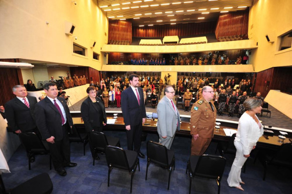 Assembleia homenageia policiais militares e os 57 anos da Cruzada Social Cosme e Damião