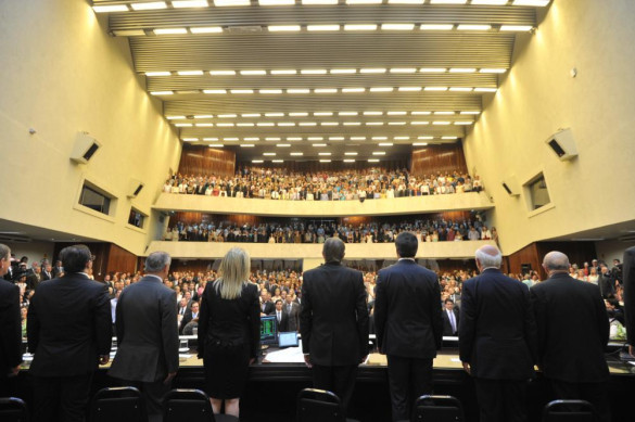 Deputados tomam posse na Assembleia Legislativa com a instalação da 18ª Legislatura