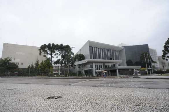 Assembleia começa a votar projeto que institui política estadual da criança e do adolescente
