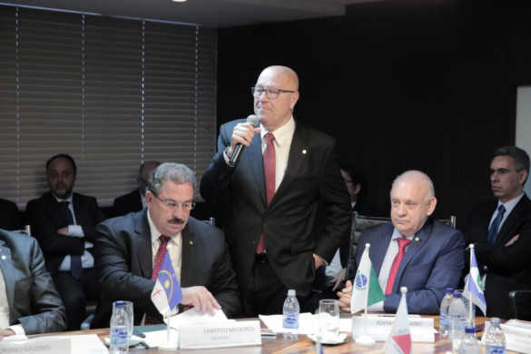 No encontro da Unale, Romanelli e Traiano apresentam PEC da Procuradoria da Assembleia